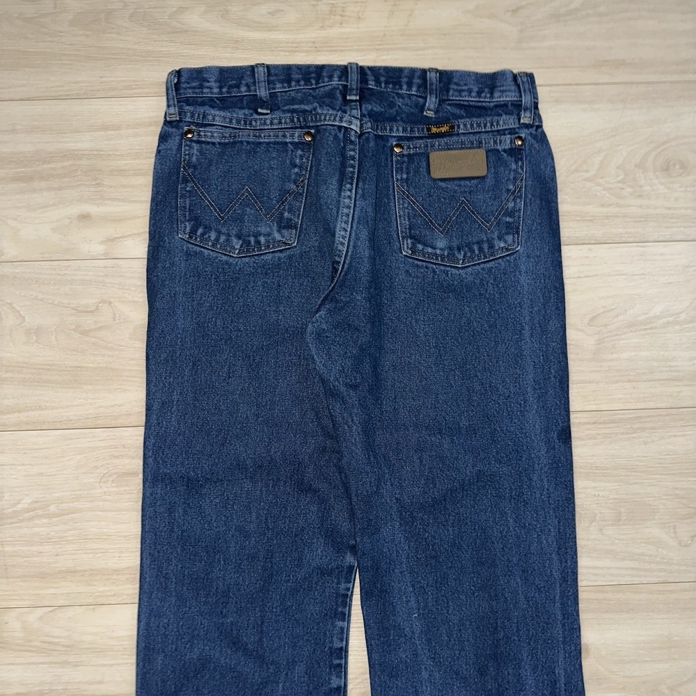 Wrangler Jeans Mens 34x30 Medium Wash Denim Cowboy Cut Straight Zip Fly 13MWZ